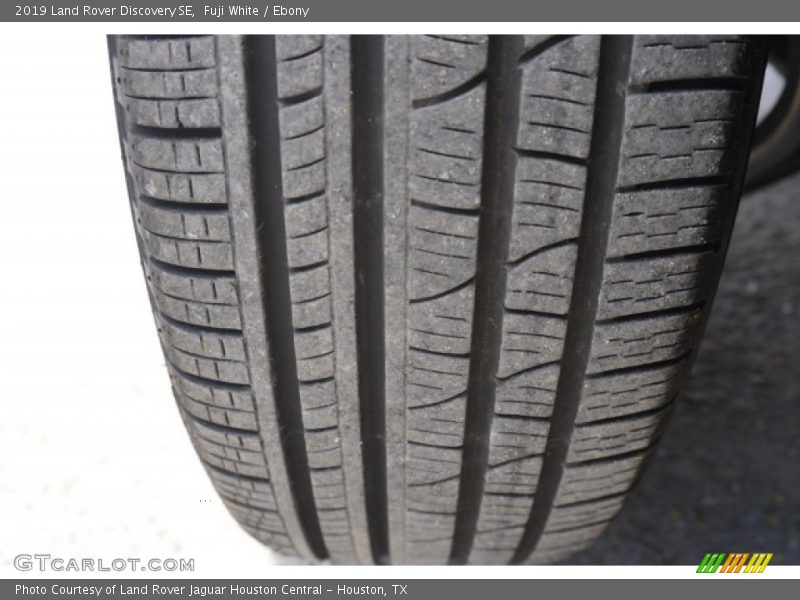 Fuji White / Ebony 2019 Land Rover Discovery SE