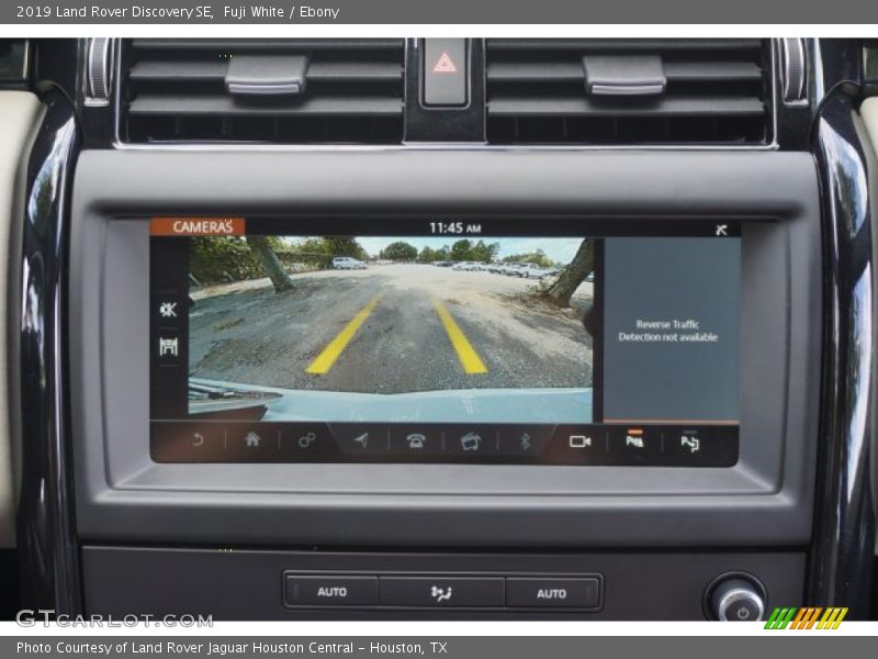 Fuji White / Ebony 2019 Land Rover Discovery SE