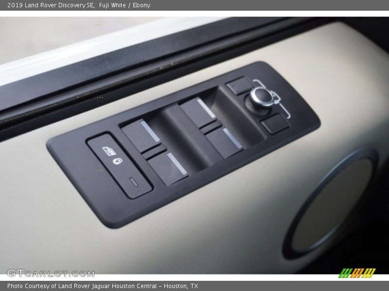 Fuji White / Ebony 2019 Land Rover Discovery SE