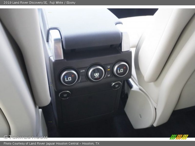Fuji White / Ebony 2019 Land Rover Discovery SE