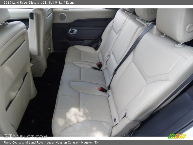 Fuji White / Ebony 2019 Land Rover Discovery SE