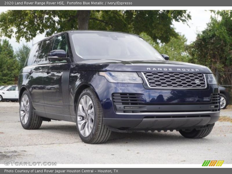 Front 3/4 View of 2020 Range Rover HSE