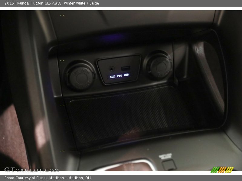 Winter White / Beige 2015 Hyundai Tucson GLS AWD