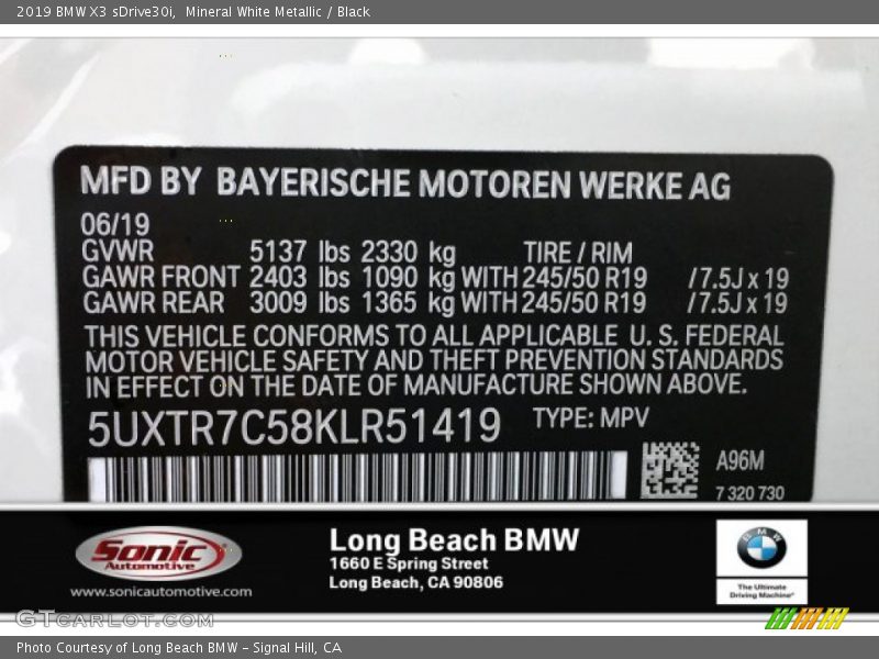 Mineral White Metallic / Black 2019 BMW X3 sDrive30i