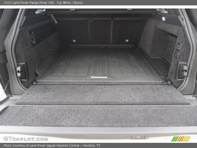  2020 Range Rover HSE Trunk