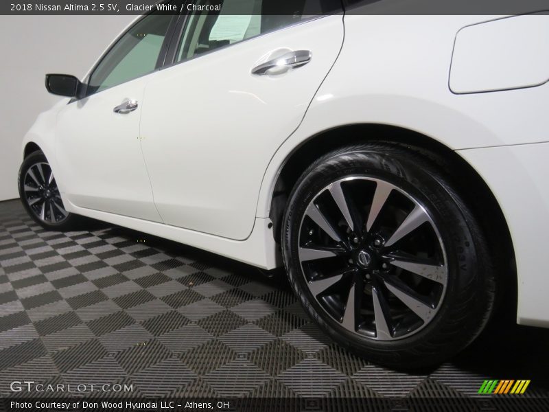 Glacier White / Charcoal 2018 Nissan Altima 2.5 SV