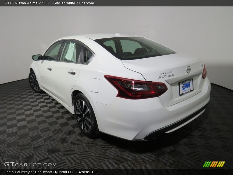 Glacier White / Charcoal 2018 Nissan Altima 2.5 SV