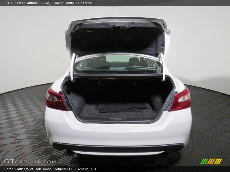 Glacier White / Charcoal 2018 Nissan Altima 2.5 SV