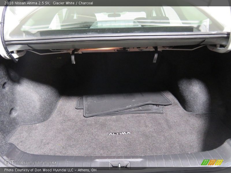 Glacier White / Charcoal 2018 Nissan Altima 2.5 SV