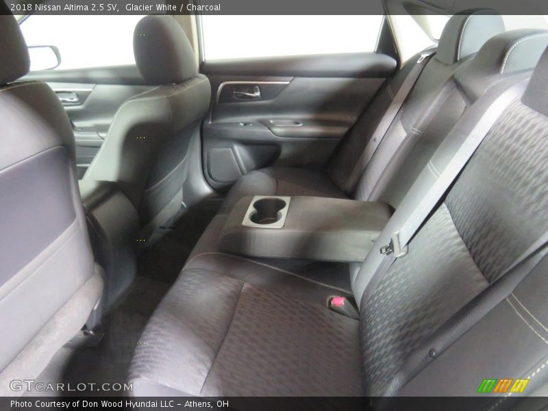 Glacier White / Charcoal 2018 Nissan Altima 2.5 SV