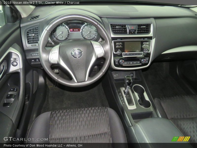 Glacier White / Charcoal 2018 Nissan Altima 2.5 SV