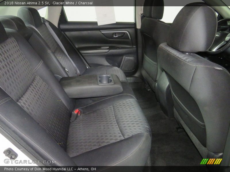 Glacier White / Charcoal 2018 Nissan Altima 2.5 SV
