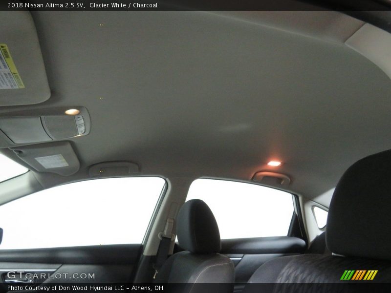 Glacier White / Charcoal 2018 Nissan Altima 2.5 SV