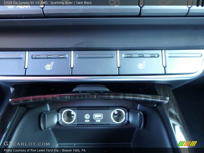 Sparkling Silver / Satin Black 2019 Kia Sorento EX V6 AWD