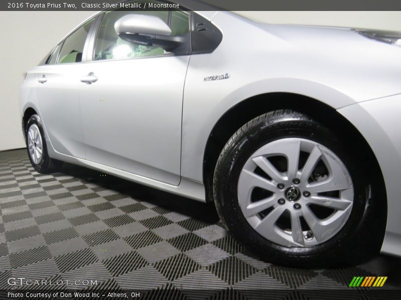Classic Silver Metallic / Moonstone 2016 Toyota Prius Two