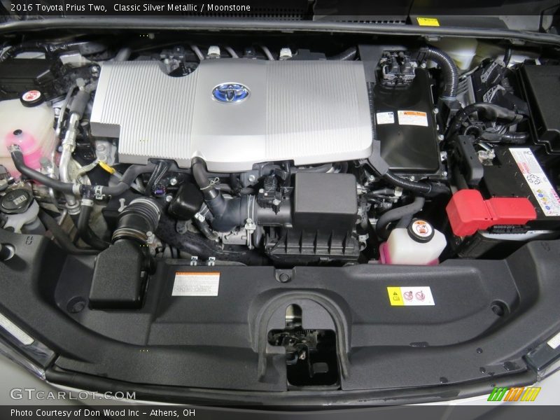 Classic Silver Metallic / Moonstone 2016 Toyota Prius Two