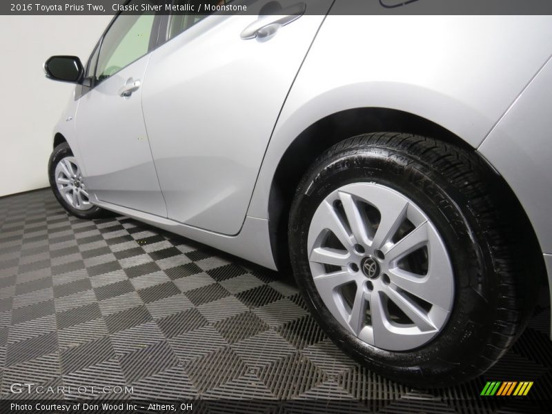 Classic Silver Metallic / Moonstone 2016 Toyota Prius Two