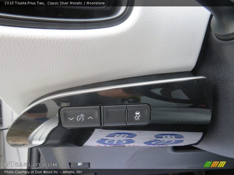 Classic Silver Metallic / Moonstone 2016 Toyota Prius Two