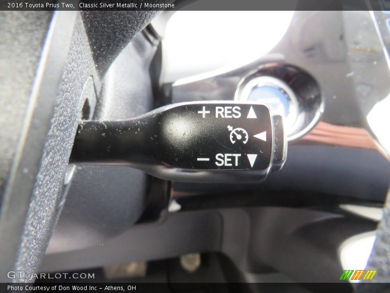 Classic Silver Metallic / Moonstone 2016 Toyota Prius Two