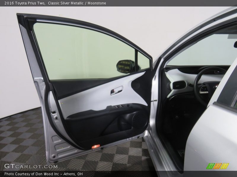 Classic Silver Metallic / Moonstone 2016 Toyota Prius Two
