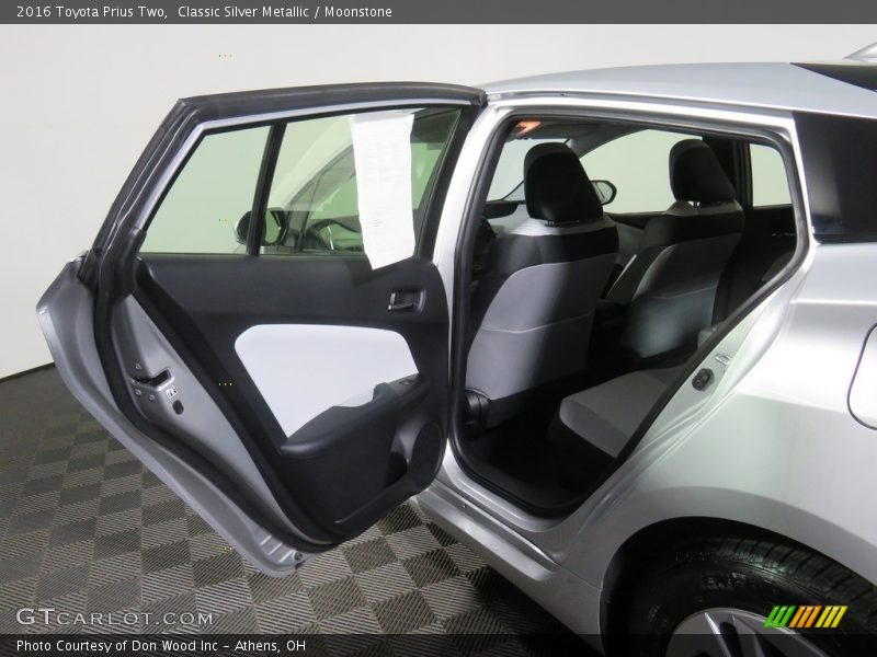 Classic Silver Metallic / Moonstone 2016 Toyota Prius Two
