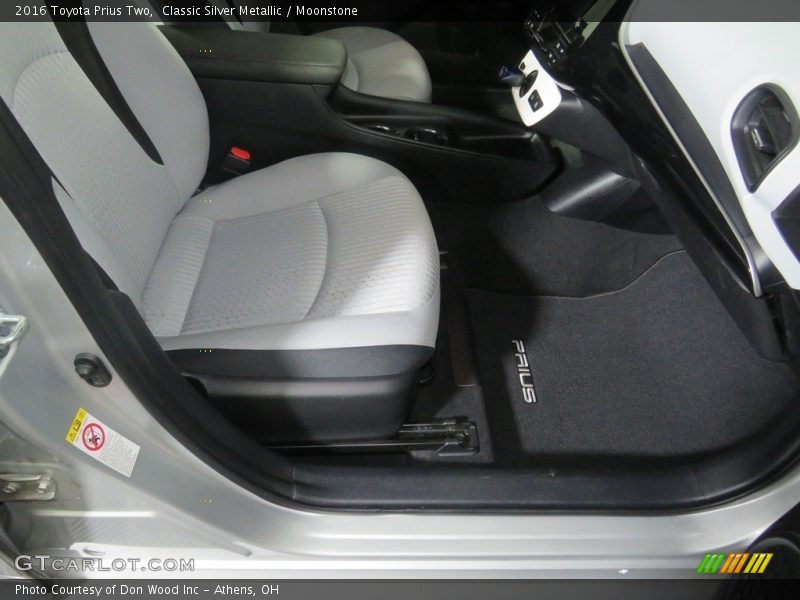 Classic Silver Metallic / Moonstone 2016 Toyota Prius Two