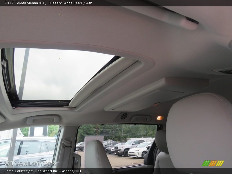 Blizzard White Pearl / Ash 2017 Toyota Sienna XLE