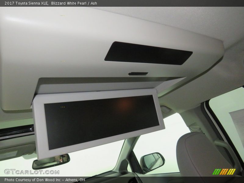 Blizzard White Pearl / Ash 2017 Toyota Sienna XLE