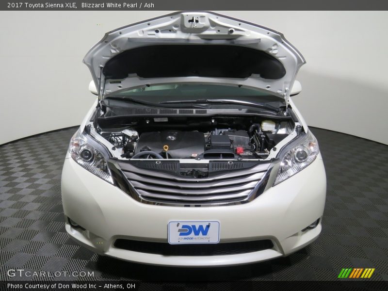 Blizzard White Pearl / Ash 2017 Toyota Sienna XLE
