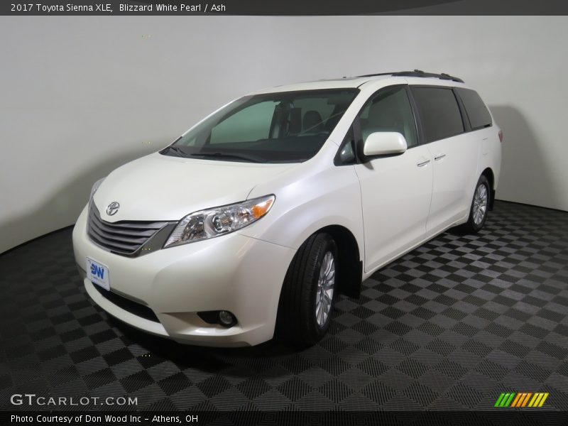 Blizzard White Pearl / Ash 2017 Toyota Sienna XLE