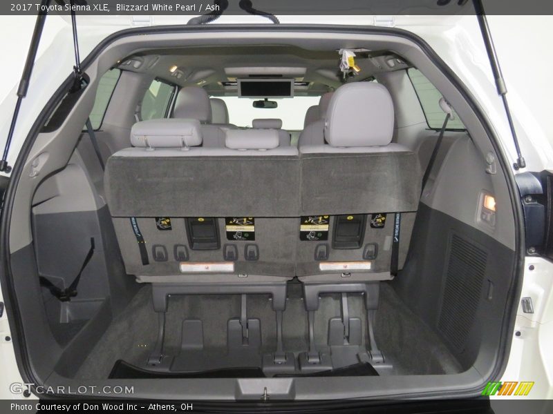 Blizzard White Pearl / Ash 2017 Toyota Sienna XLE