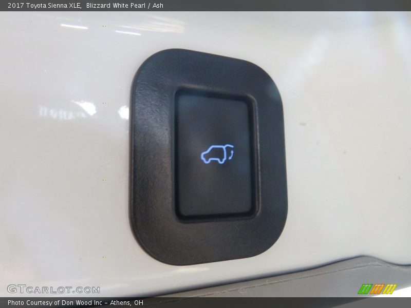 Blizzard White Pearl / Ash 2017 Toyota Sienna XLE