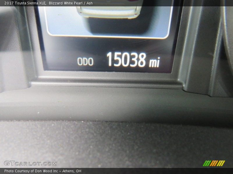 Blizzard White Pearl / Ash 2017 Toyota Sienna XLE