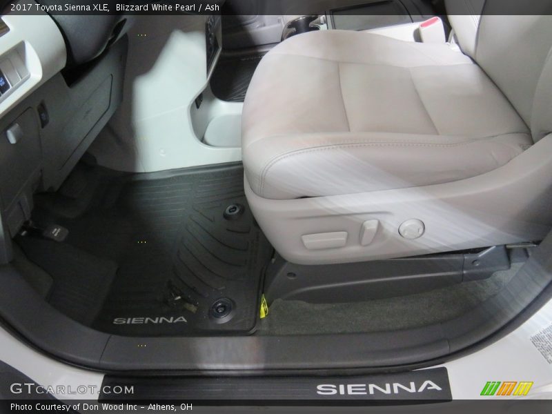 Blizzard White Pearl / Ash 2017 Toyota Sienna XLE