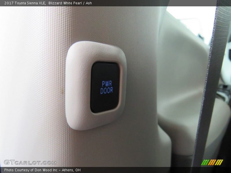 Blizzard White Pearl / Ash 2017 Toyota Sienna XLE