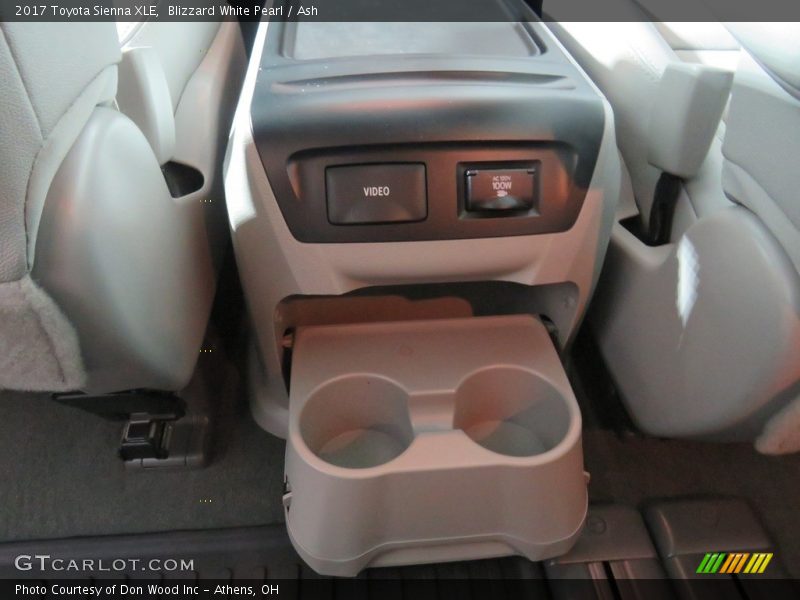 Blizzard White Pearl / Ash 2017 Toyota Sienna XLE