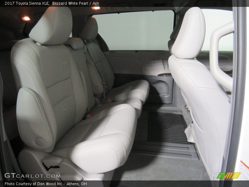 Blizzard White Pearl / Ash 2017 Toyota Sienna XLE
