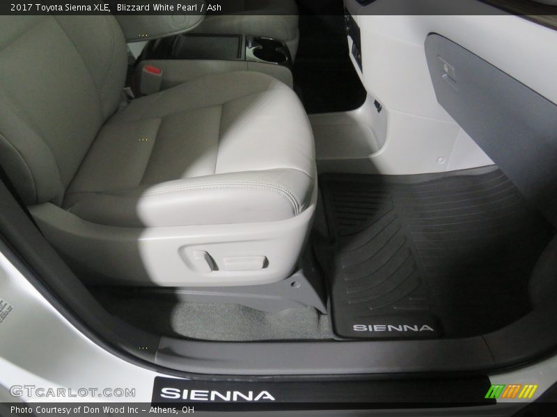 Blizzard White Pearl / Ash 2017 Toyota Sienna XLE