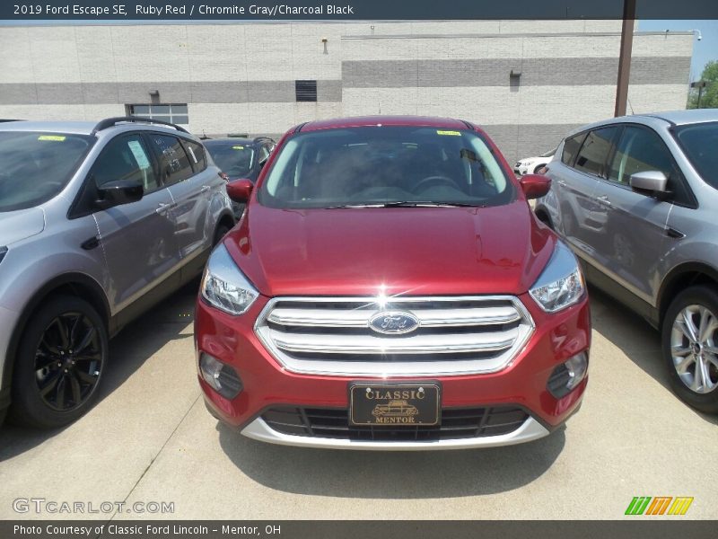 Ruby Red / Chromite Gray/Charcoal Black 2019 Ford Escape SE