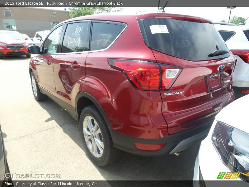 Ruby Red / Chromite Gray/Charcoal Black 2019 Ford Escape SE