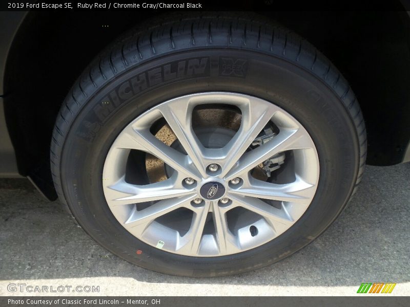 Ruby Red / Chromite Gray/Charcoal Black 2019 Ford Escape SE