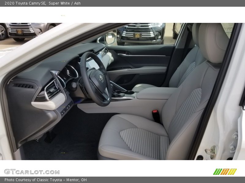 Super White / Ash 2020 Toyota Camry SE