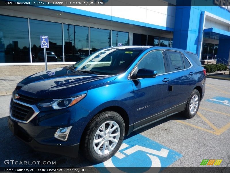 Front 3/4 View of 2020 Equinox LT