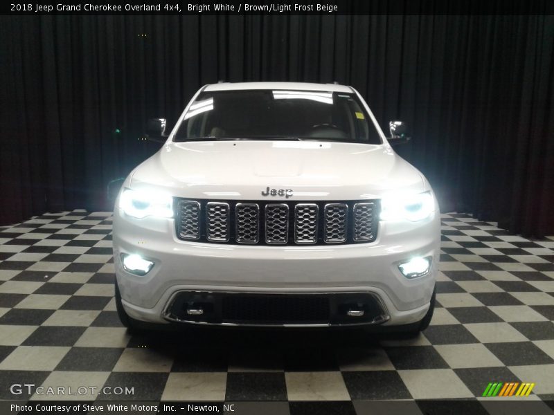 Bright White / Brown/Light Frost Beige 2018 Jeep Grand Cherokee Overland 4x4
