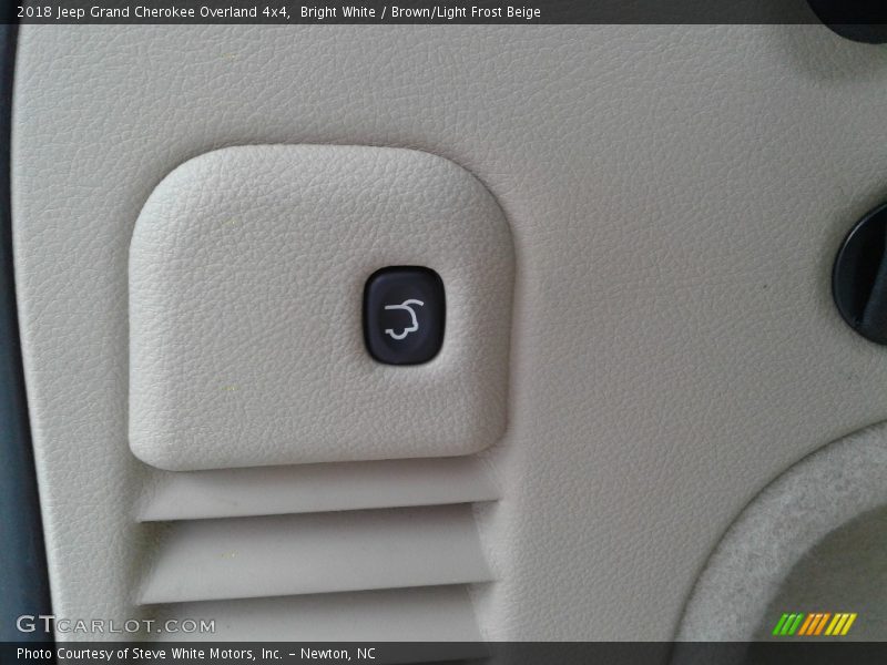 Bright White / Brown/Light Frost Beige 2018 Jeep Grand Cherokee Overland 4x4