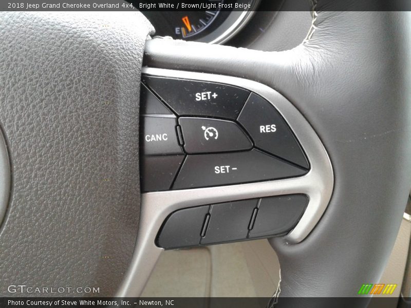 Bright White / Brown/Light Frost Beige 2018 Jeep Grand Cherokee Overland 4x4
