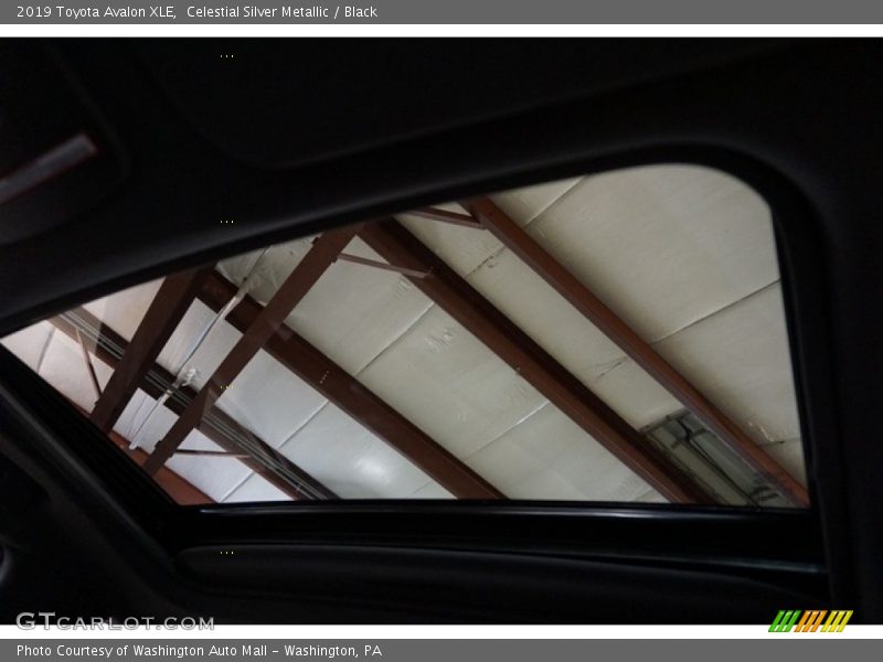 Celestial Silver Metallic / Black 2019 Toyota Avalon XLE