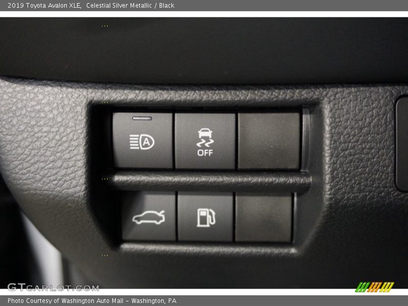 Celestial Silver Metallic / Black 2019 Toyota Avalon XLE