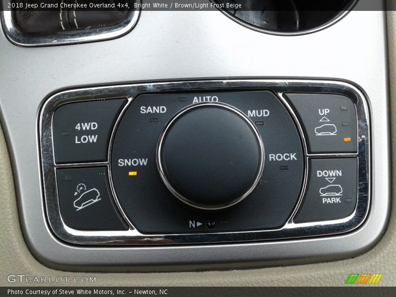 Bright White / Brown/Light Frost Beige 2018 Jeep Grand Cherokee Overland 4x4