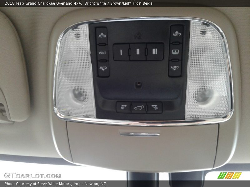 Bright White / Brown/Light Frost Beige 2018 Jeep Grand Cherokee Overland 4x4